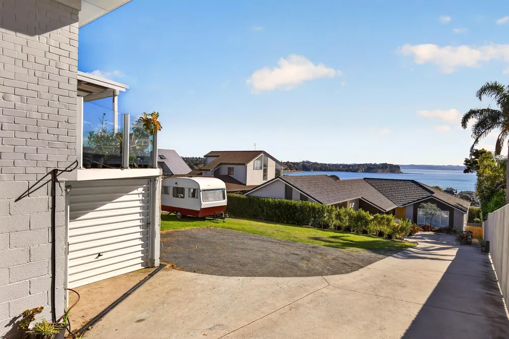 Photos of 954 Whangaparaoa Road