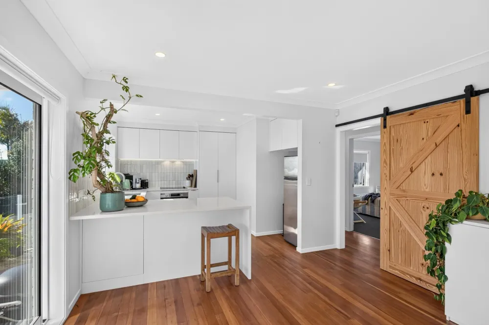 Photos of 954 Whangaparaoa Road
