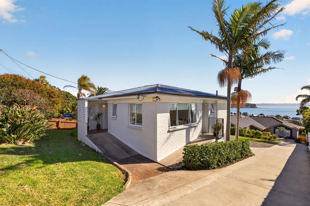 Photos of 954 Whangaparaoa Road
