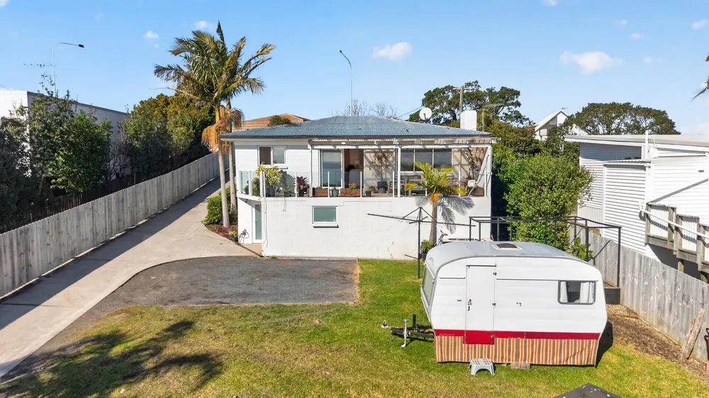 Photos of 954 Whangaparaoa Road