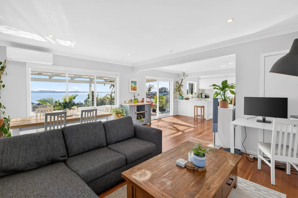 Photos of 954 Whangaparaoa Road
