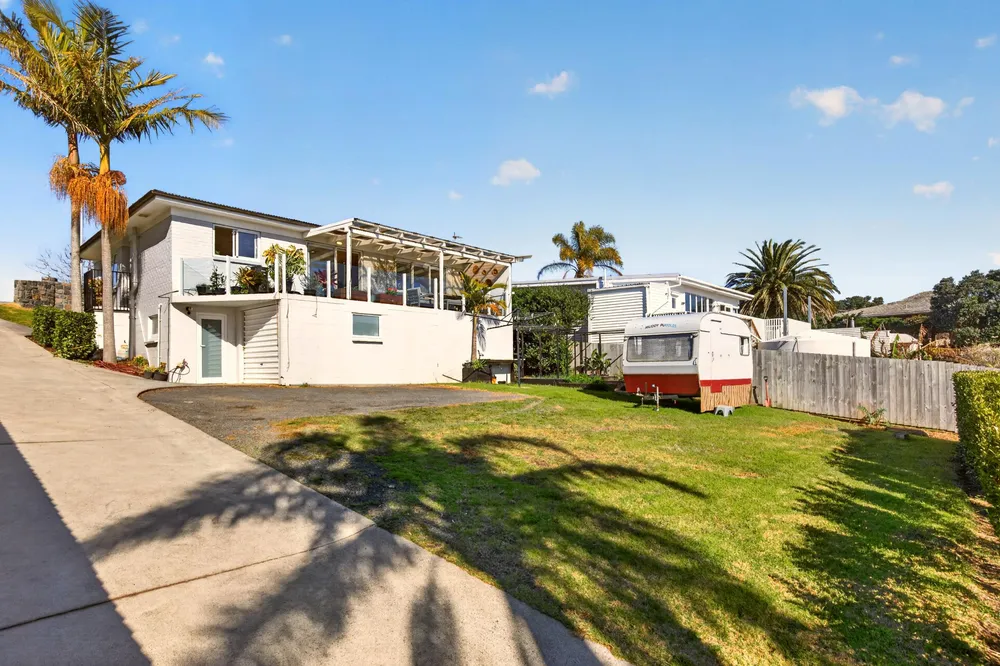 Photos of 954 Whangaparaoa Road