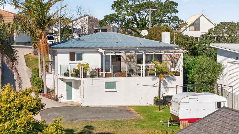 Photos of 954 Whangaparaoa Road