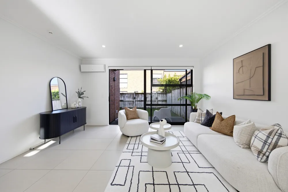 Photos of 43 Scoria Crescent