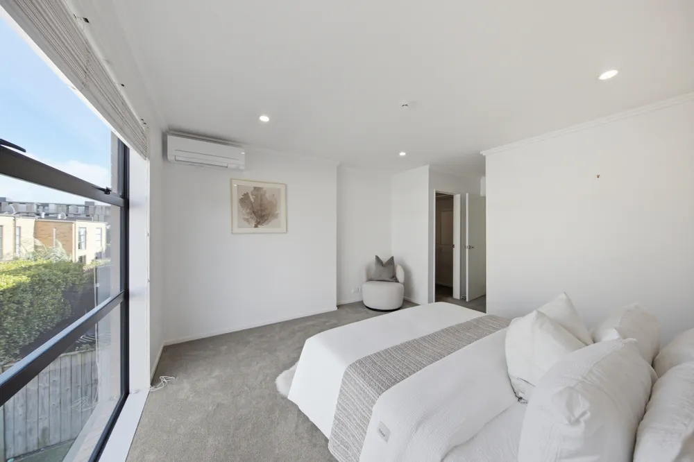 Photos of 43 Scoria Crescent