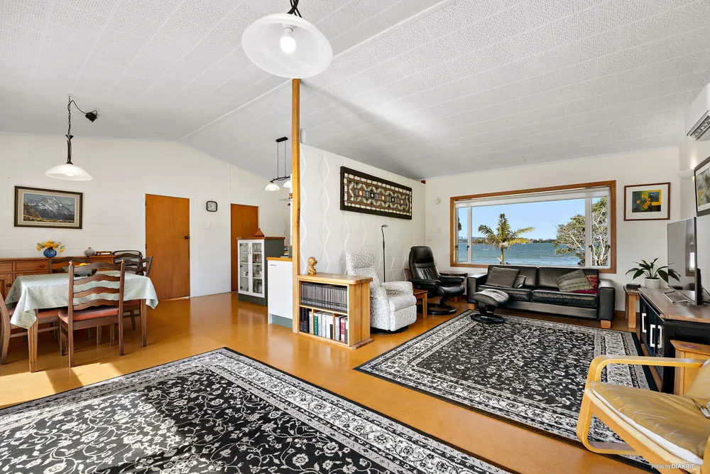 Photos of 31 Swan Crescent