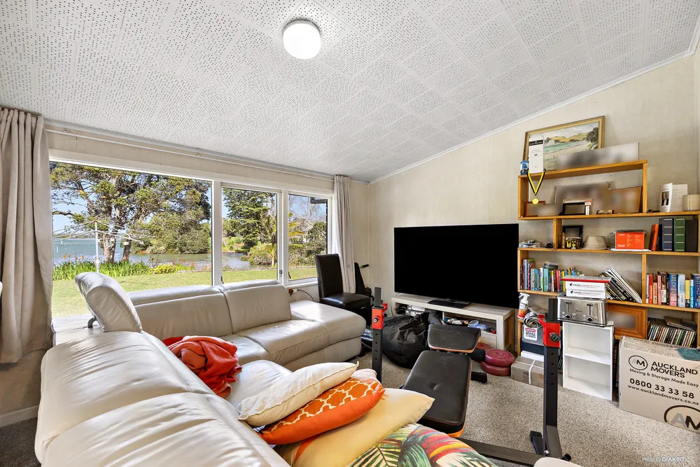Photos of 31 Swan Crescent