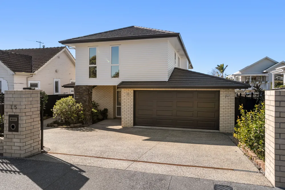 Photos of 75 Point Chevalier Road