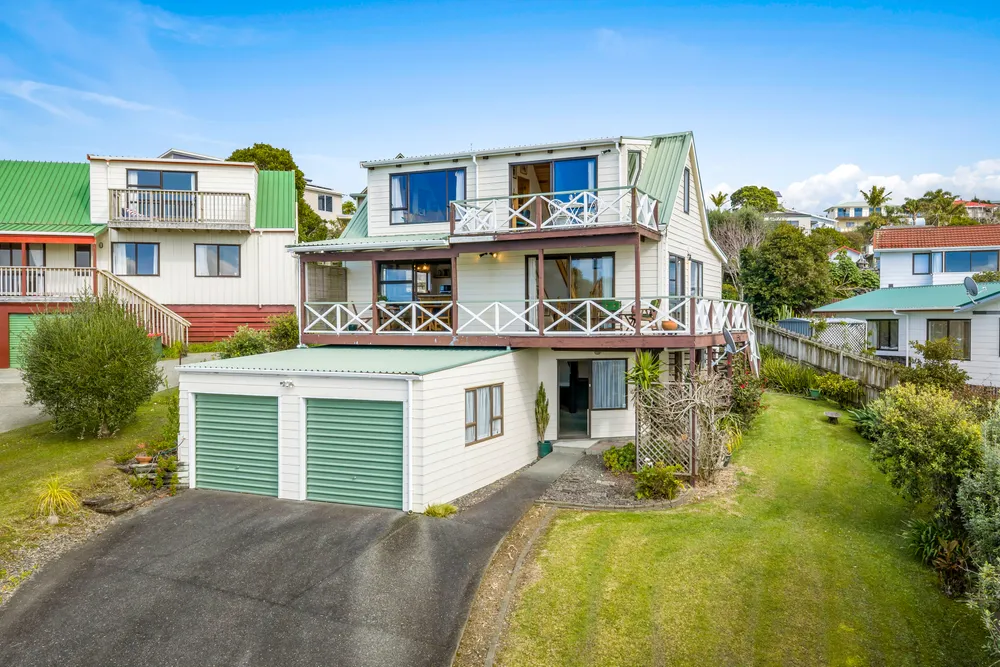Photos of 20 Aurora Avenue