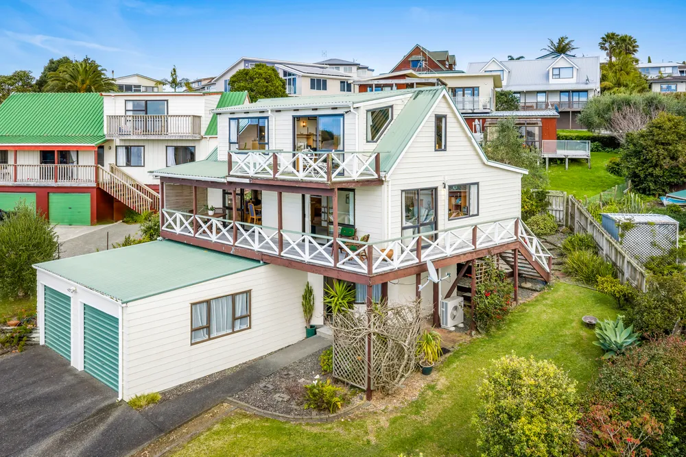Photos of 20 Aurora Avenue