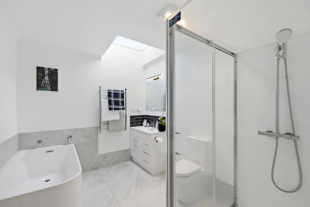 Photos of 16A Powell Street