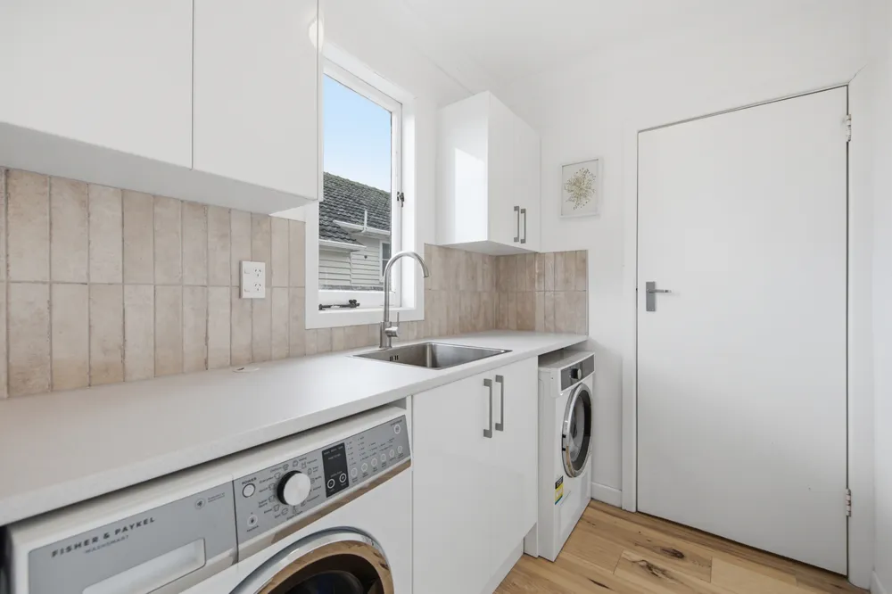 Photos of 16A Powell Street