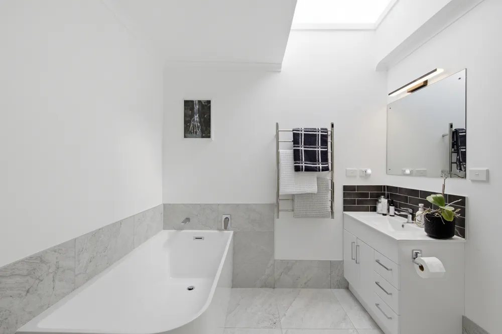 Photos of 16A Powell Street