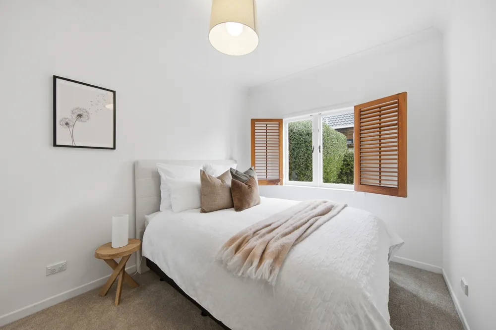 Photos of 16A Powell Street