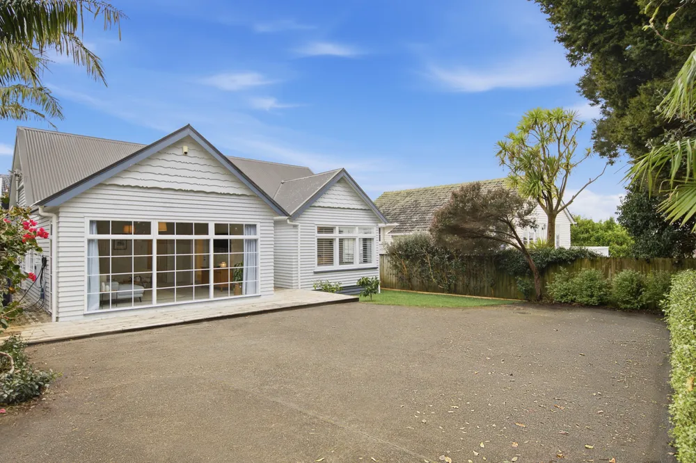 Photos of 16A Powell Street
