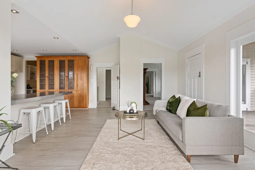Photos of 46 Lloyd Avenue