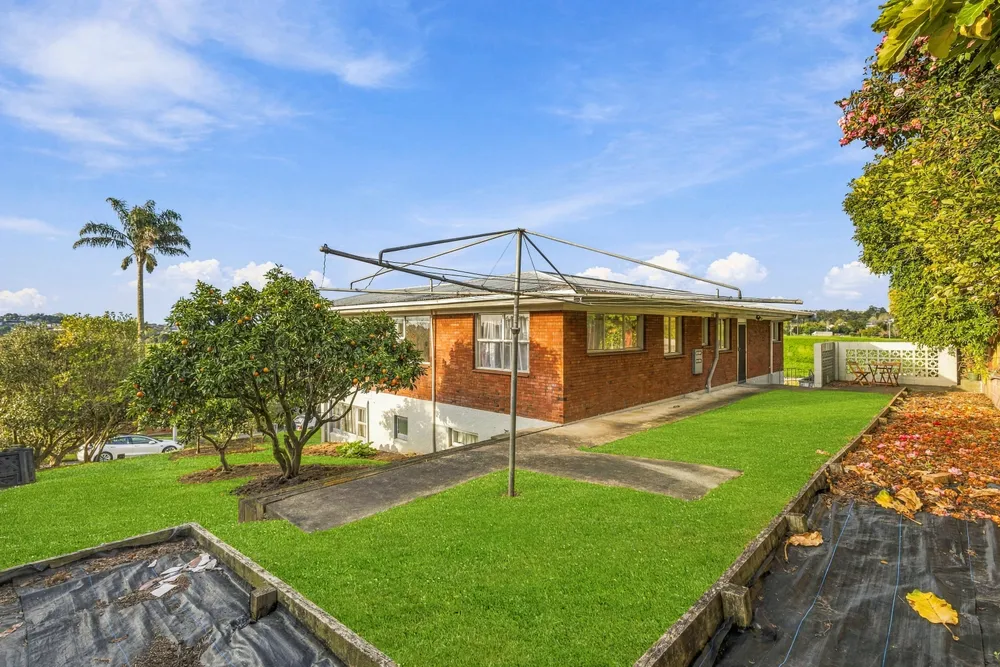Photos of 2 Cherry Crescent