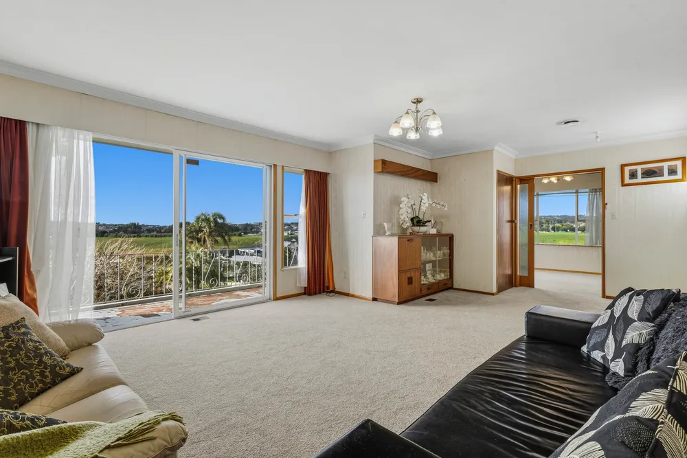 Photos of 2 Cherry Crescent