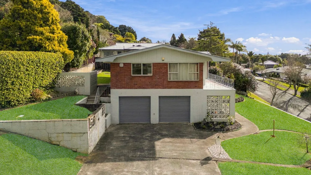 Photos of 2 Cherry Crescent