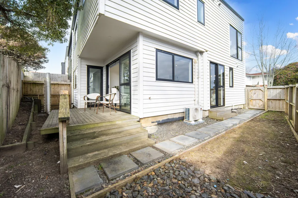 Photos of 8A Hobart Crescent