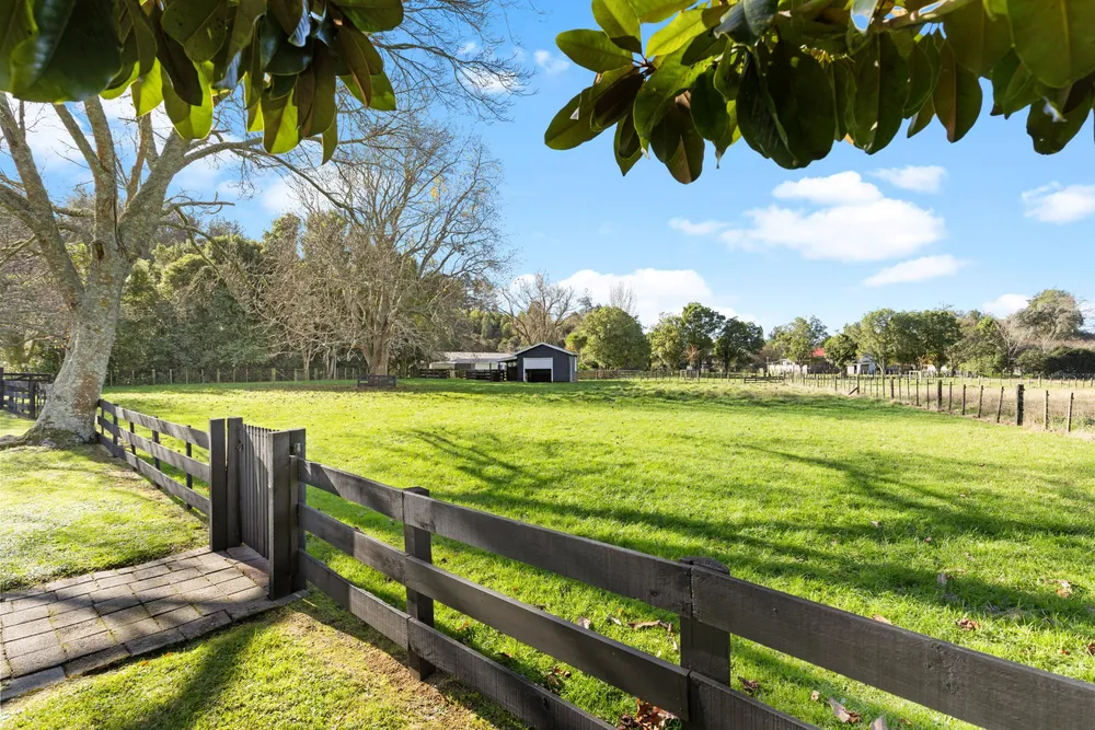 Photos of 2039 Te Pahu Road