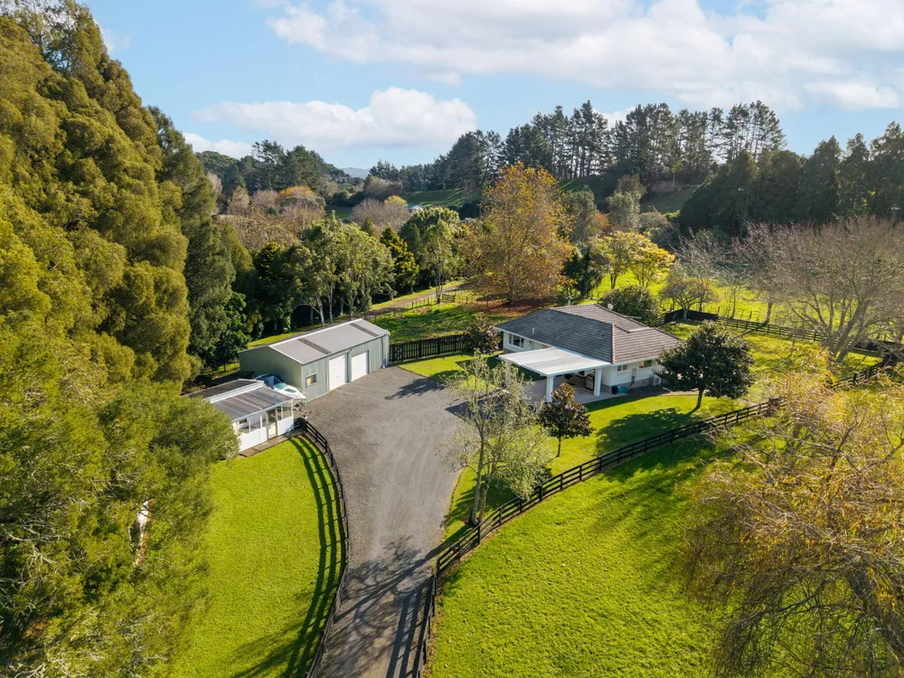 Photos of 2039 Te Pahu Road