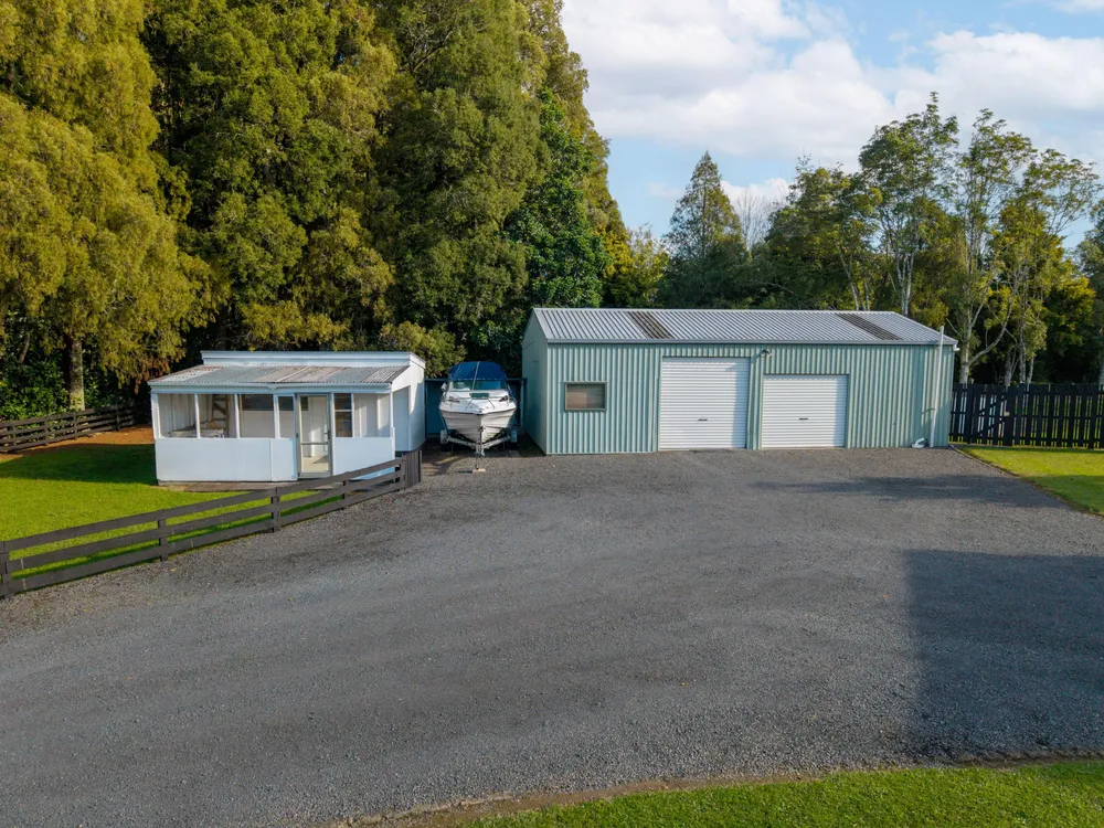 Photos of 2039 Te Pahu Road
