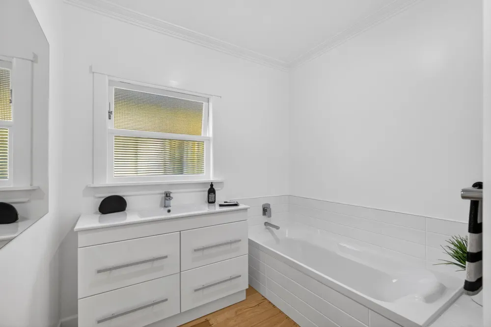 Photos of 2039 Te Pahu Road