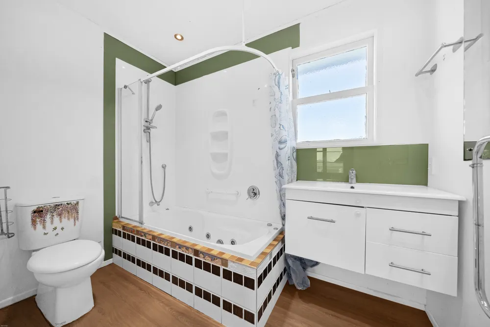 Photos of 5 Bowen Street