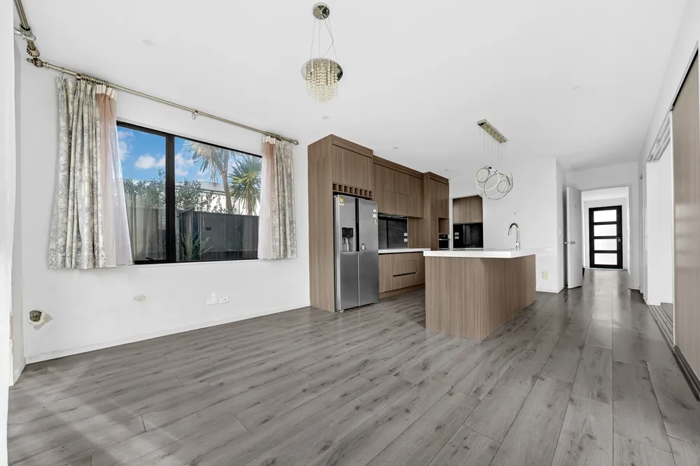 Photos of 35 Greenfinch Road