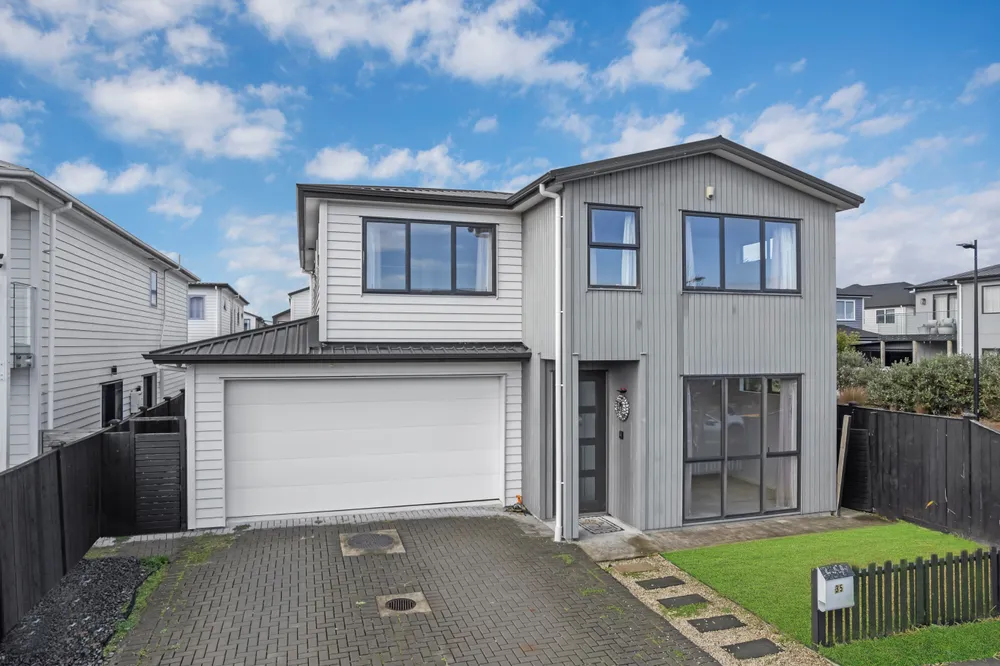 Photos of 35 Greenfinch Road