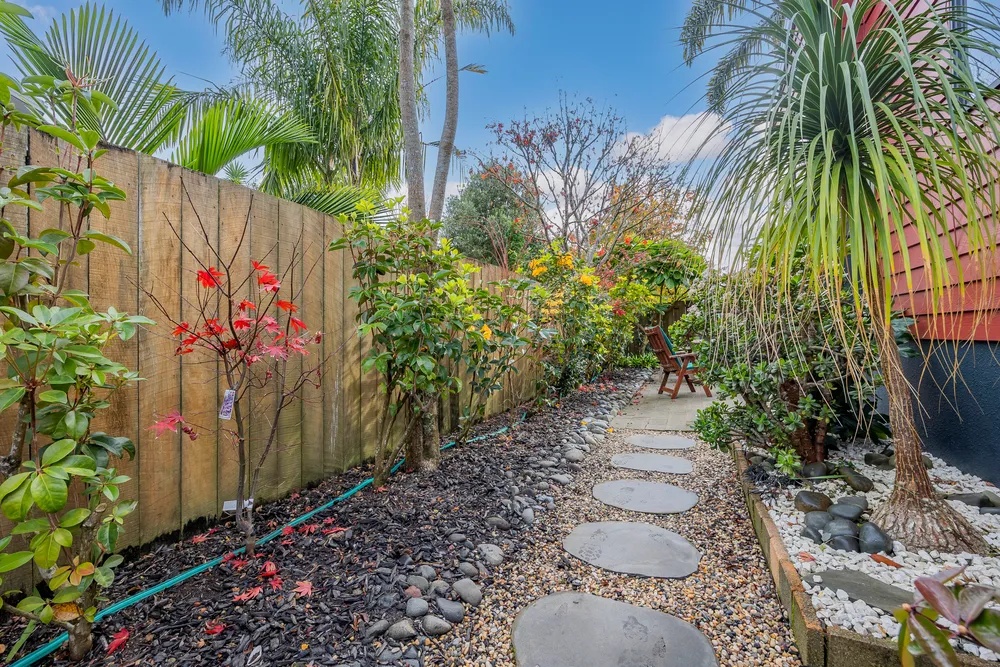 Photos of 1/1031 Beach Road