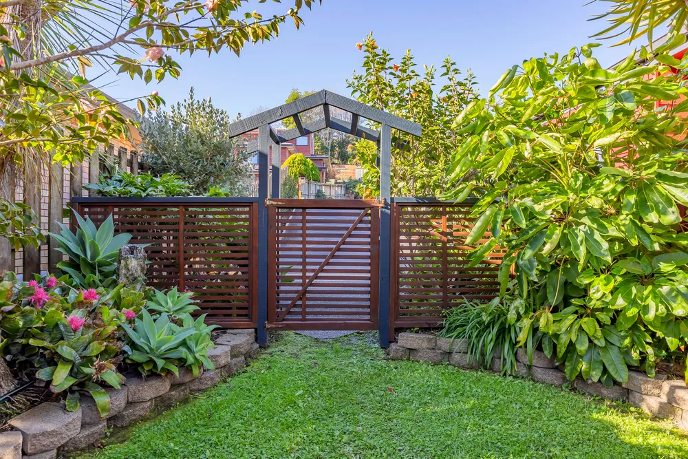Photos of 1/1031 Beach Road