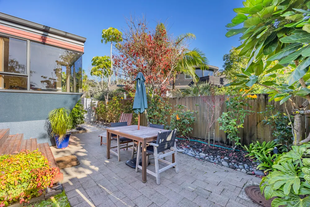 Photos of 1/1031 Beach Road