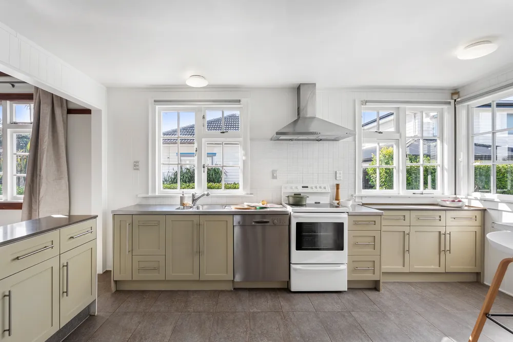 Photos of 10A Ropata Avenue