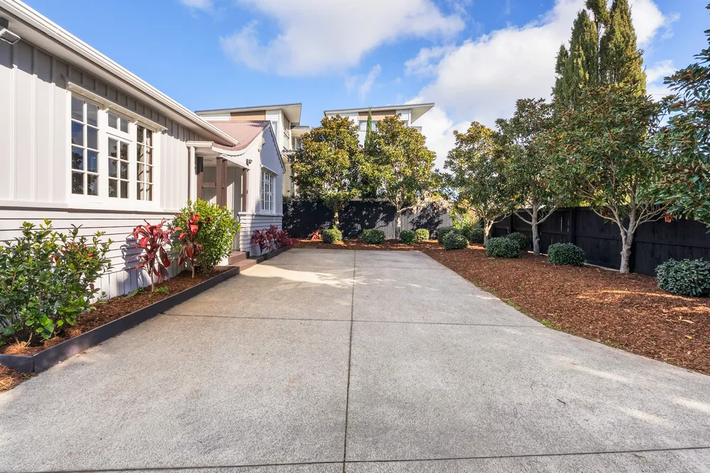 Photos of 10A Ropata Avenue