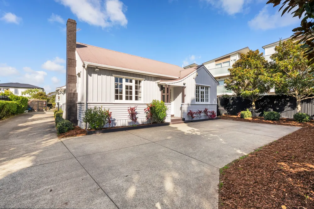 Photos of 10A Ropata Avenue