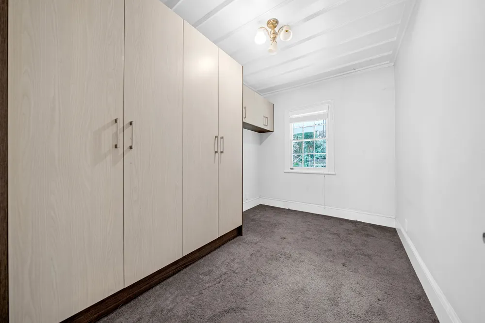 Photos of 17 Hillside Crescent South