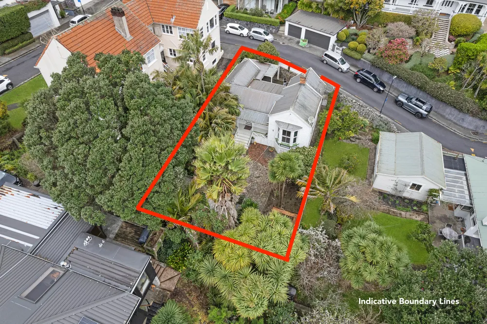 Photos of 17 Hillside Crescent South