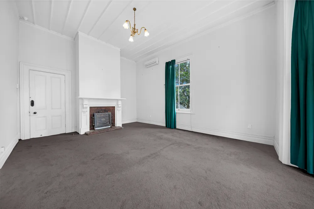 Photos of 17 Hillside Crescent South