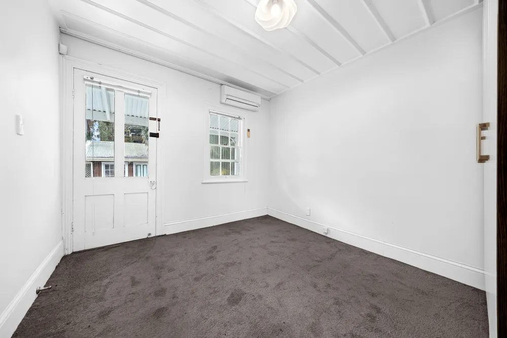 Photos of 17 Hillside Crescent South