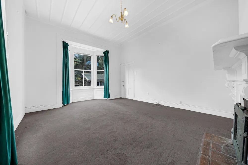 Photos of 17 Hillside Crescent South
