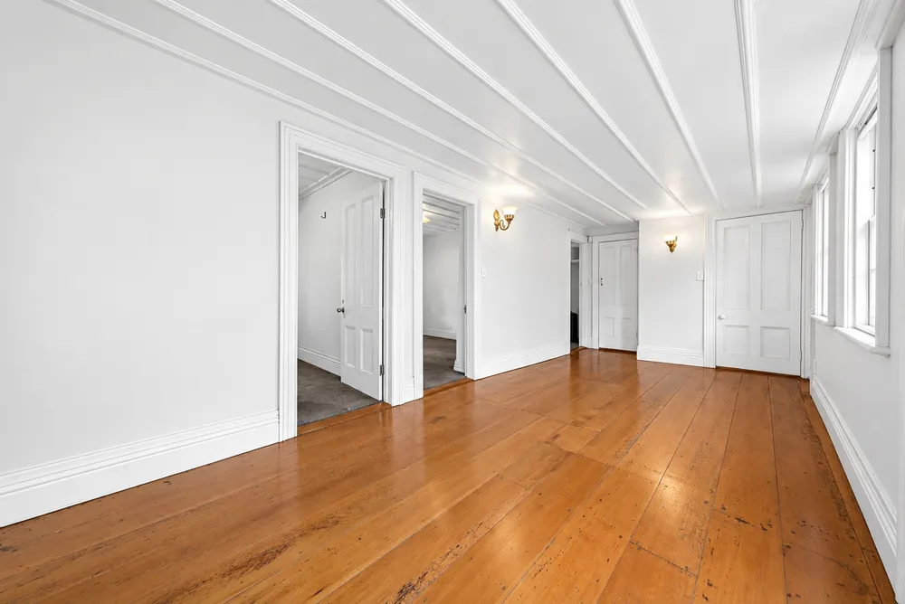 Photos of 17 Hillside Crescent South