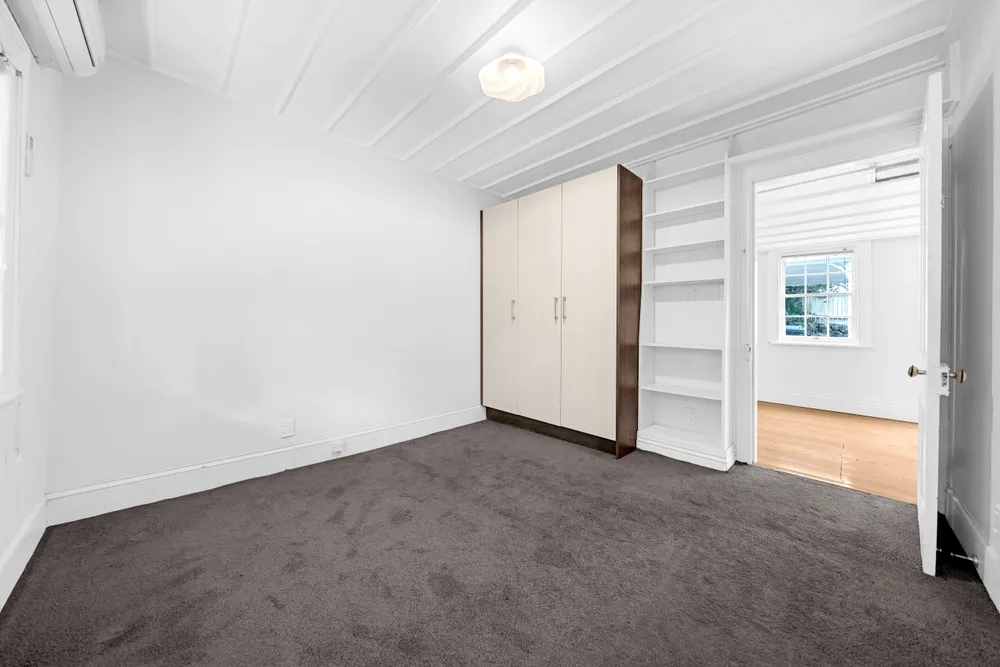 Photos of 17 Hillside Crescent South