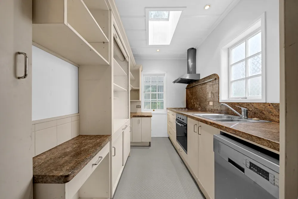 Photos of 17 Hillside Crescent South
