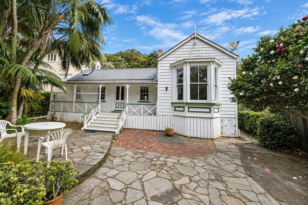 Photos of 17 Hillside Crescent South