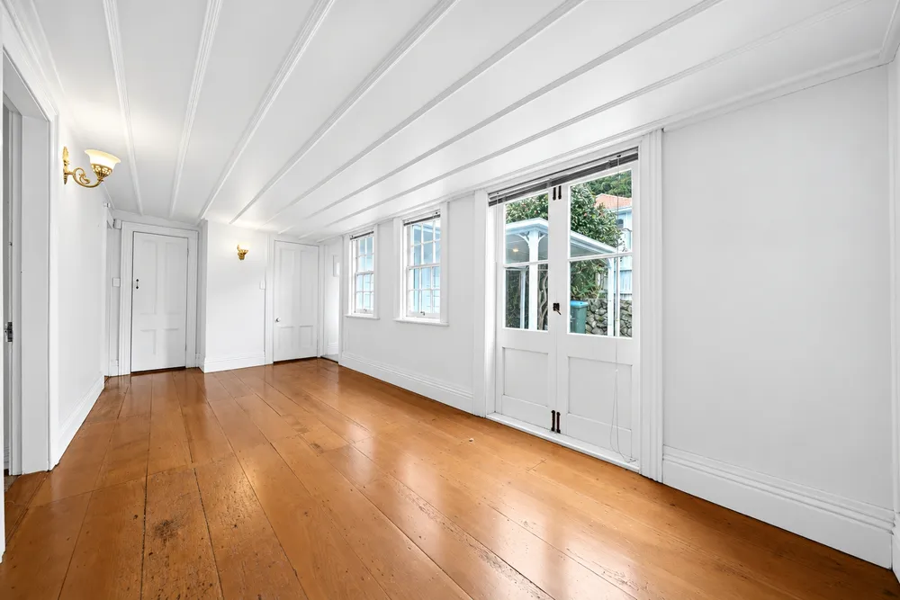 Photos of 17 Hillside Crescent South