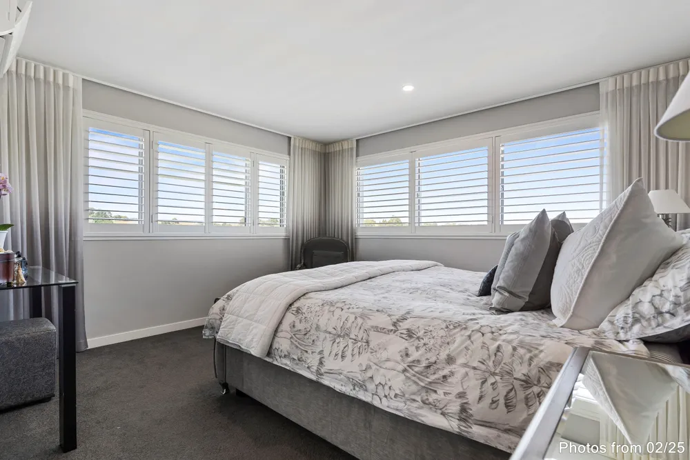 Photos of 15 Knoll Rise