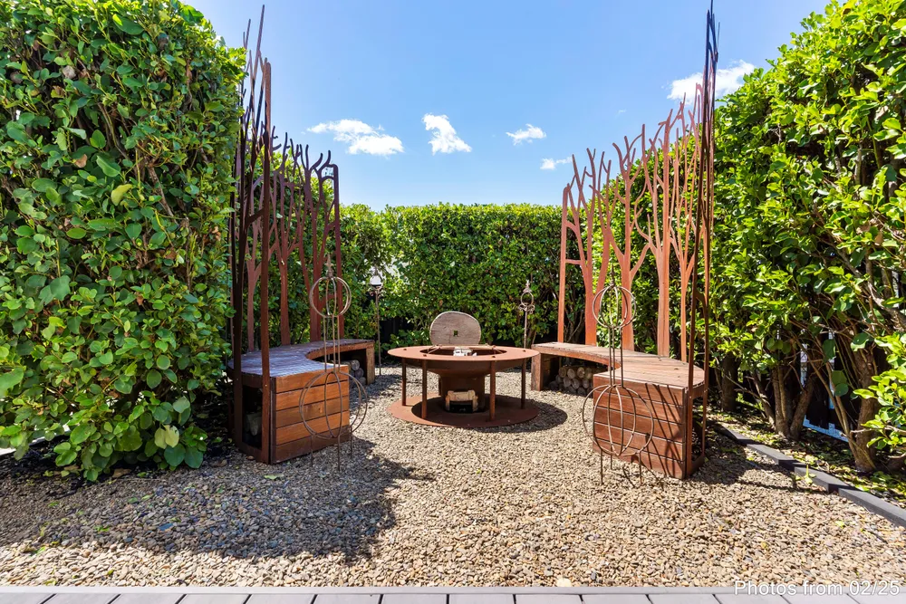 Photos of 15 Knoll Rise