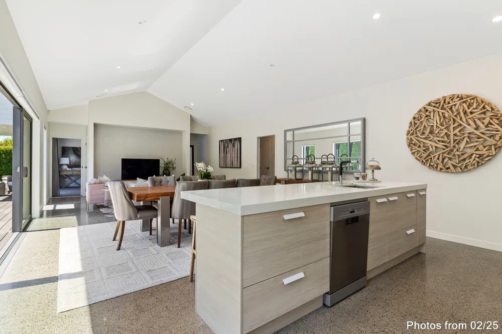 Photos of 15 Knoll Rise